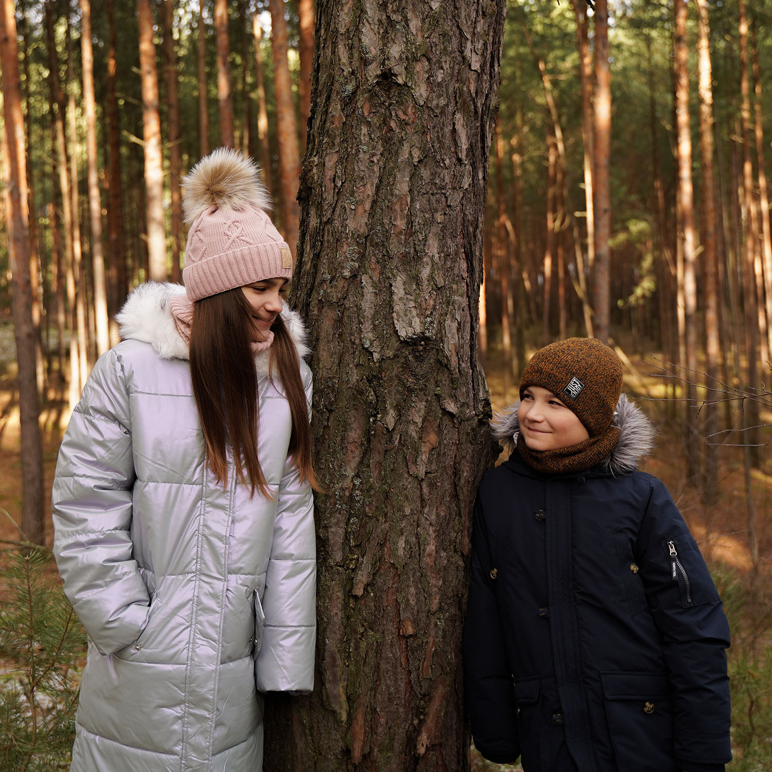 Winterset Mädchen: Mütze und Schlauchschal mit Bommel Schwarz Dina