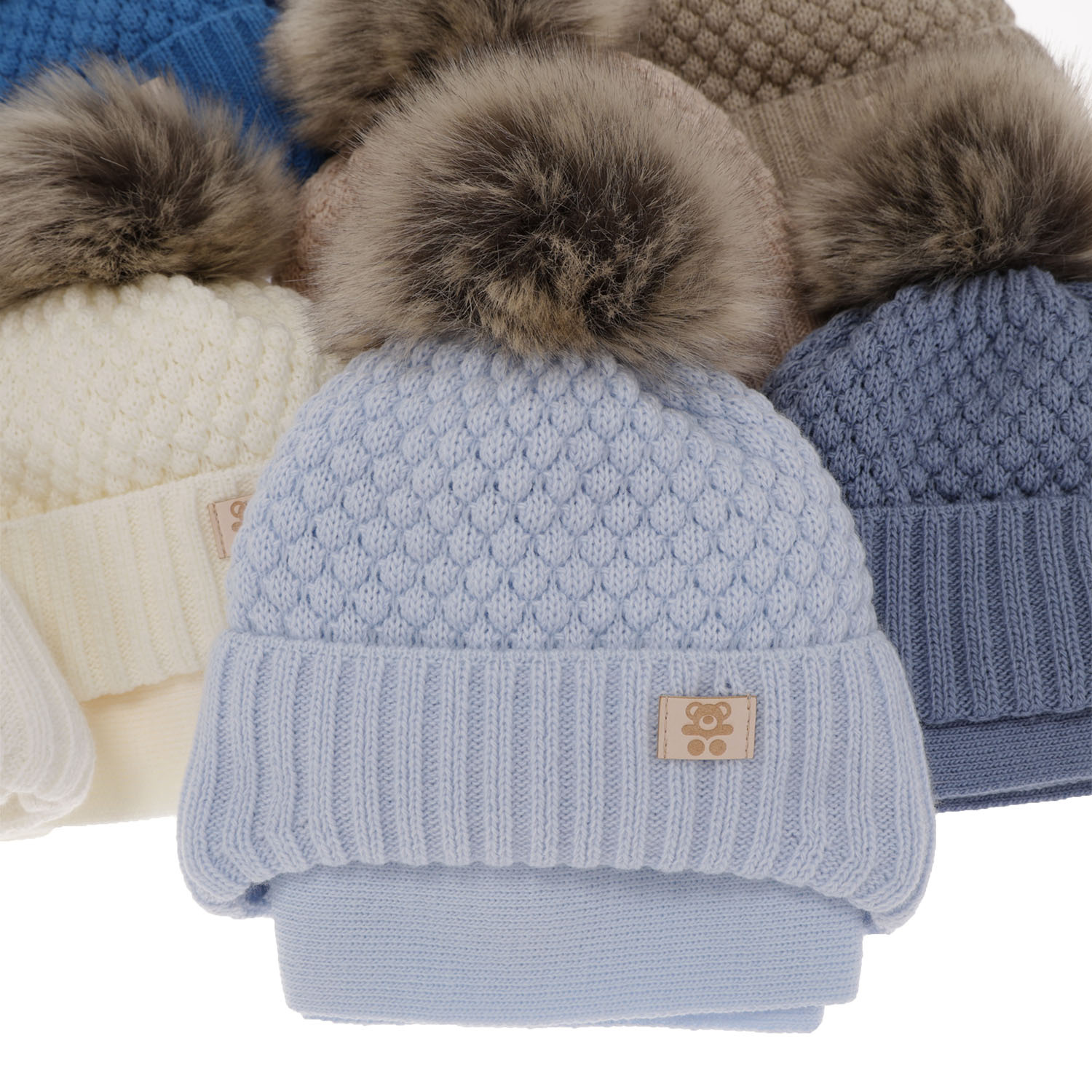 Winter-Set für Jungen: Mütze und Schal mit Bommel in Weiß Norberto