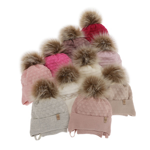 Winterset für Mädchen: Mütze und Schlauchschal mit Bommel in Beige Egeria