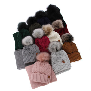 Winterset Damen: Mütze und Schlauchschal mit Bommel Beige Kreacja