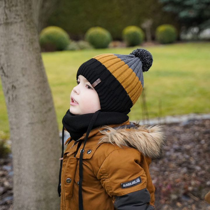 Winterset Jungen: Mütze und Schlauchschal mit Bommel Senffarben Hary
