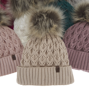 Wintermütze Damen mit Bommel Schwarz Katty