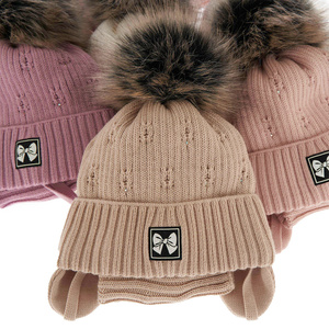 Winterset Mädchen: Mütze und Schlauchschal mit Bommel Beige Kinia