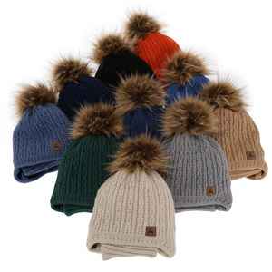 Winterset für Jungen: Mütze und Schlauchschal mit Bommel in Beige Pago