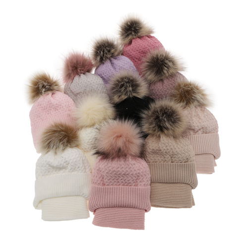 Winterset für Mädchen: Mütze und Schal mit Bommel in Beige Zelta