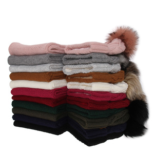 Winterset Damen: Mütze und Schlauchschal mit Bommel Beige Kreacja