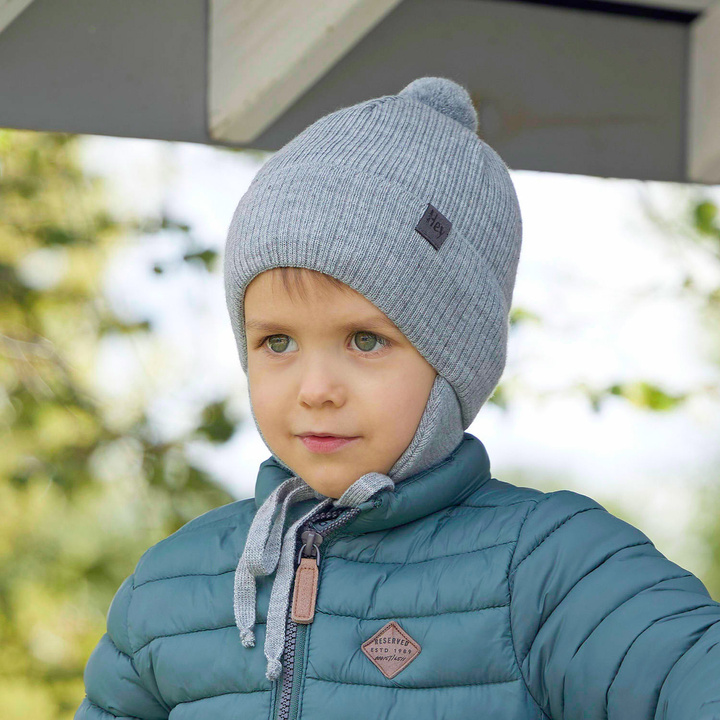 Herbst und Frühlingsmütze für Jungen mit Bommel Blau Axel
